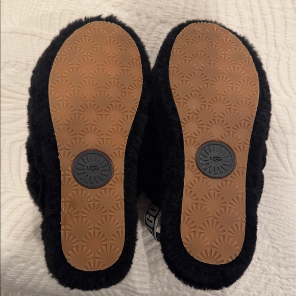 UGG women’s slippers size 9 - Picture 3 of 5